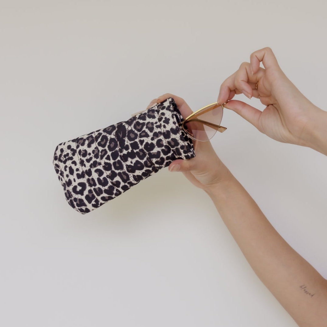 Easy-Squeezy Glasses Case -- Leopard